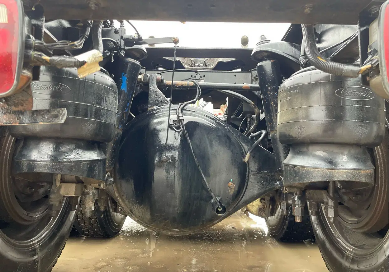 2013 Peterbilt 388 semi truck - Image 51