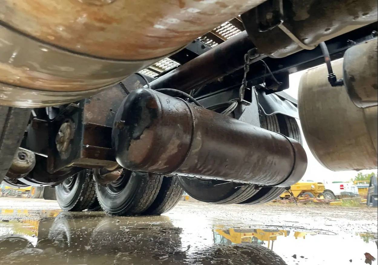 2013 Peterbilt 388 semi truck - Image 55