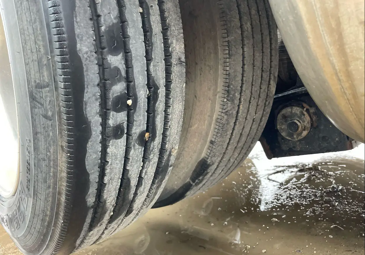 2013 Peterbilt 388 semi truck - Image 69