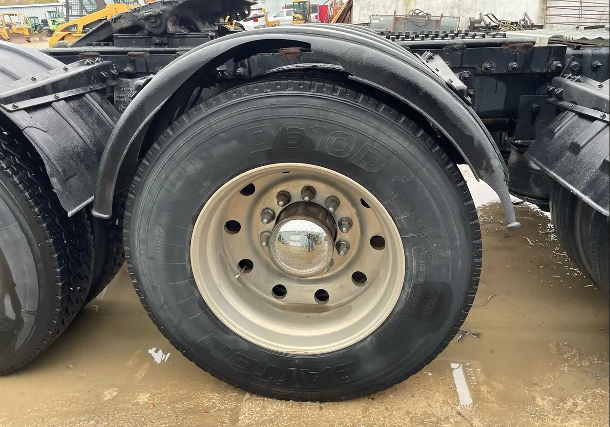 2013 Peterbilt 388 semi truck - Image 71