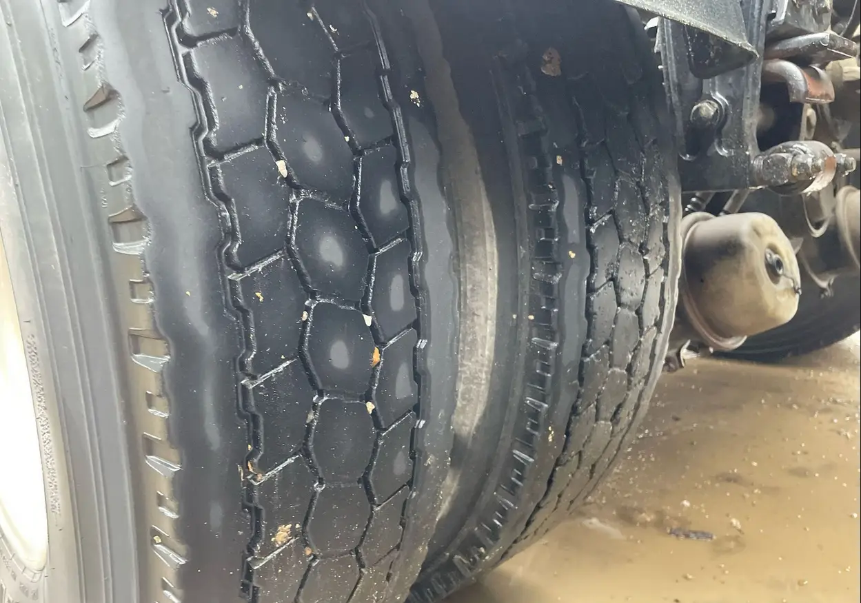 2013 Peterbilt 388 semi truck - Image 72