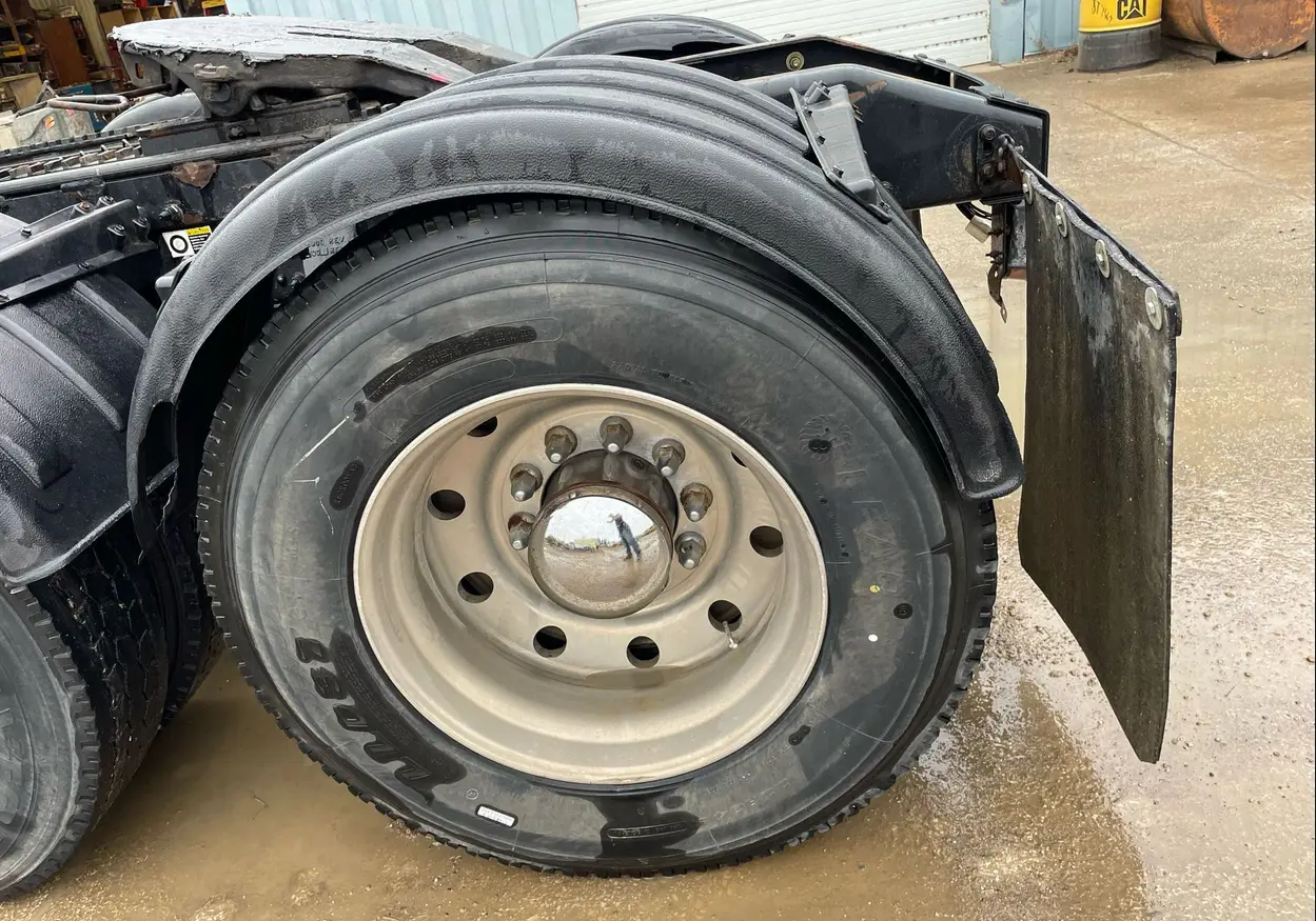 2013 Peterbilt 388 semi truck - Image 75