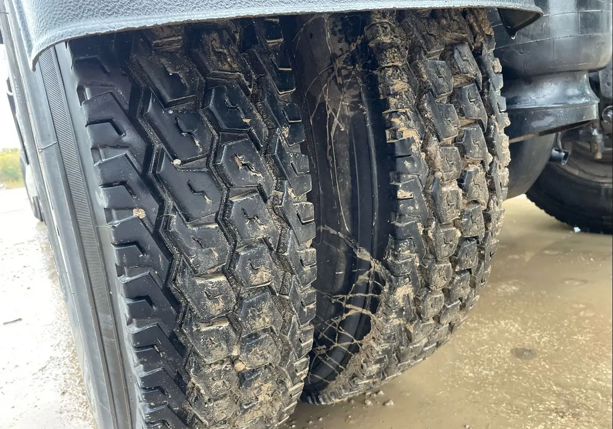 2013 Peterbilt 388 semi truck - Image 76