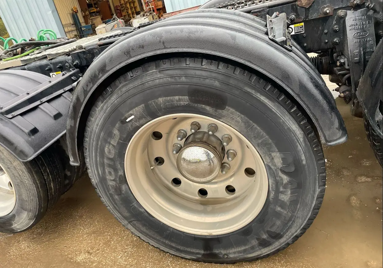 2013 Peterbilt 388 semi truck - Image 77