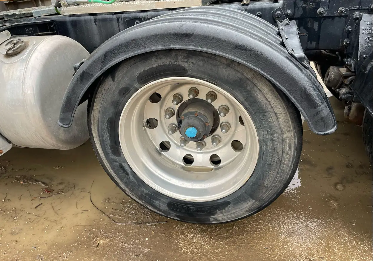 2013 Peterbilt 388 semi truck - Image 79