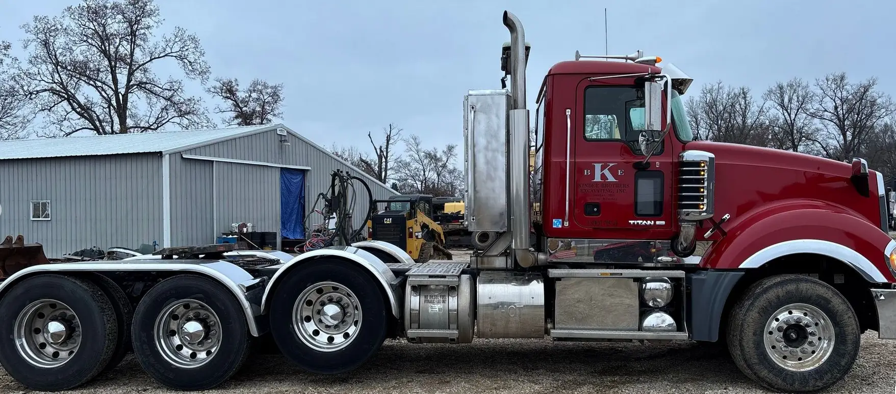 2014 Mack Titan TD713 semi truck - Image 4