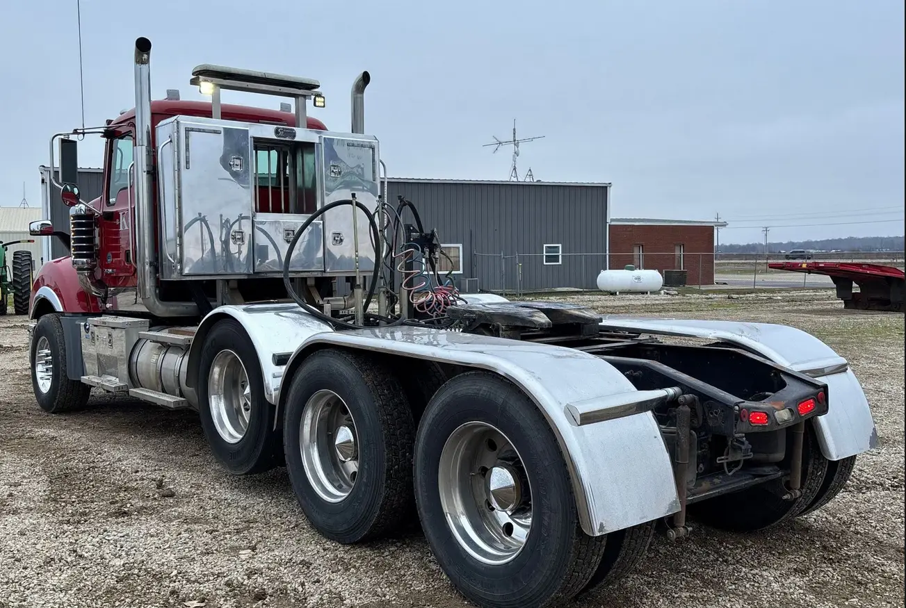 2014 Mack Titan TD713 semi truck - Image 7
