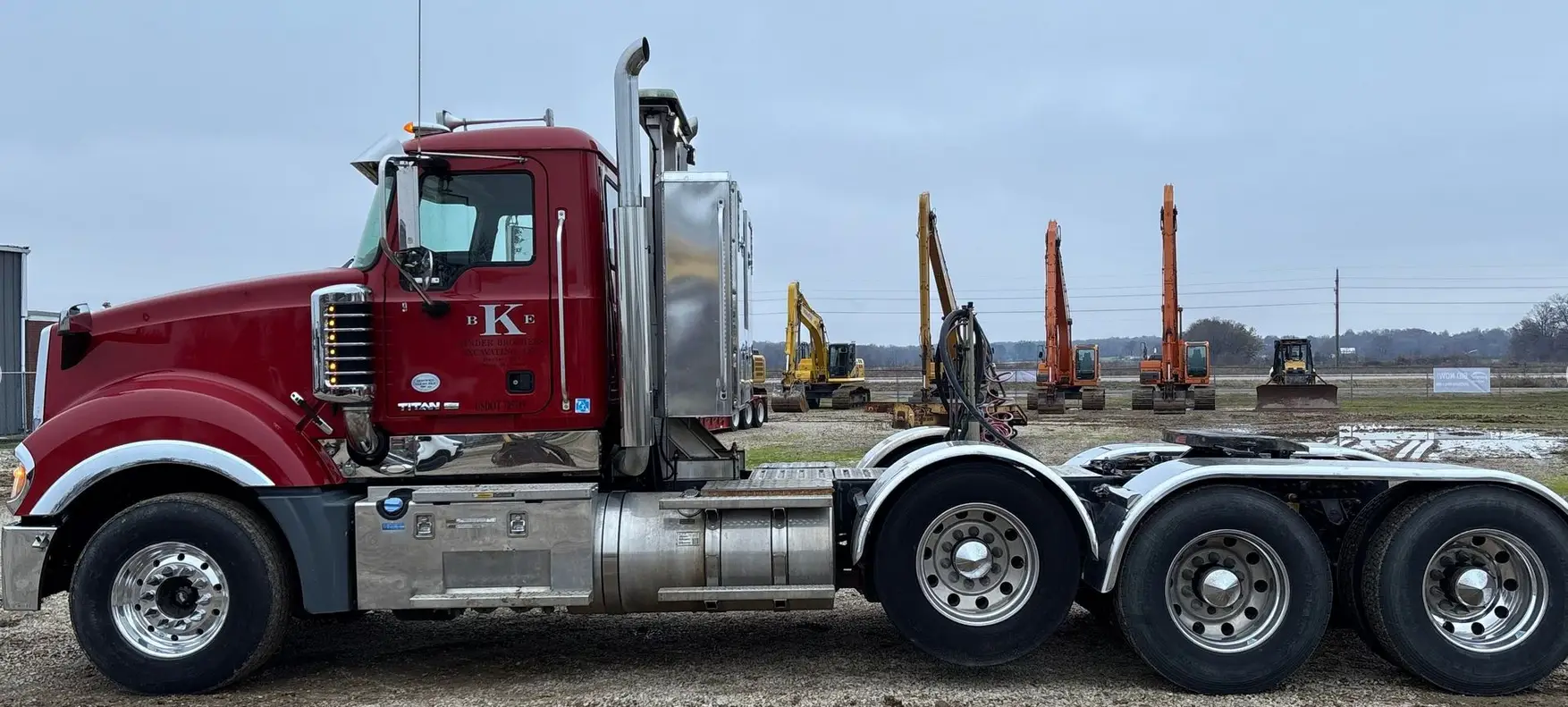 2014 Mack Titan TD713 semi truck - Image 8