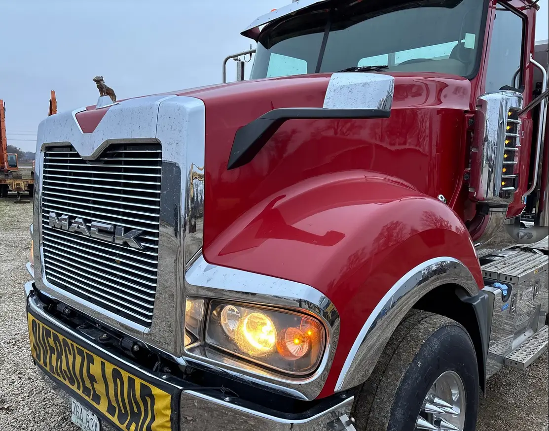 2014 Mack Titan TD713 semi truck - Image 10