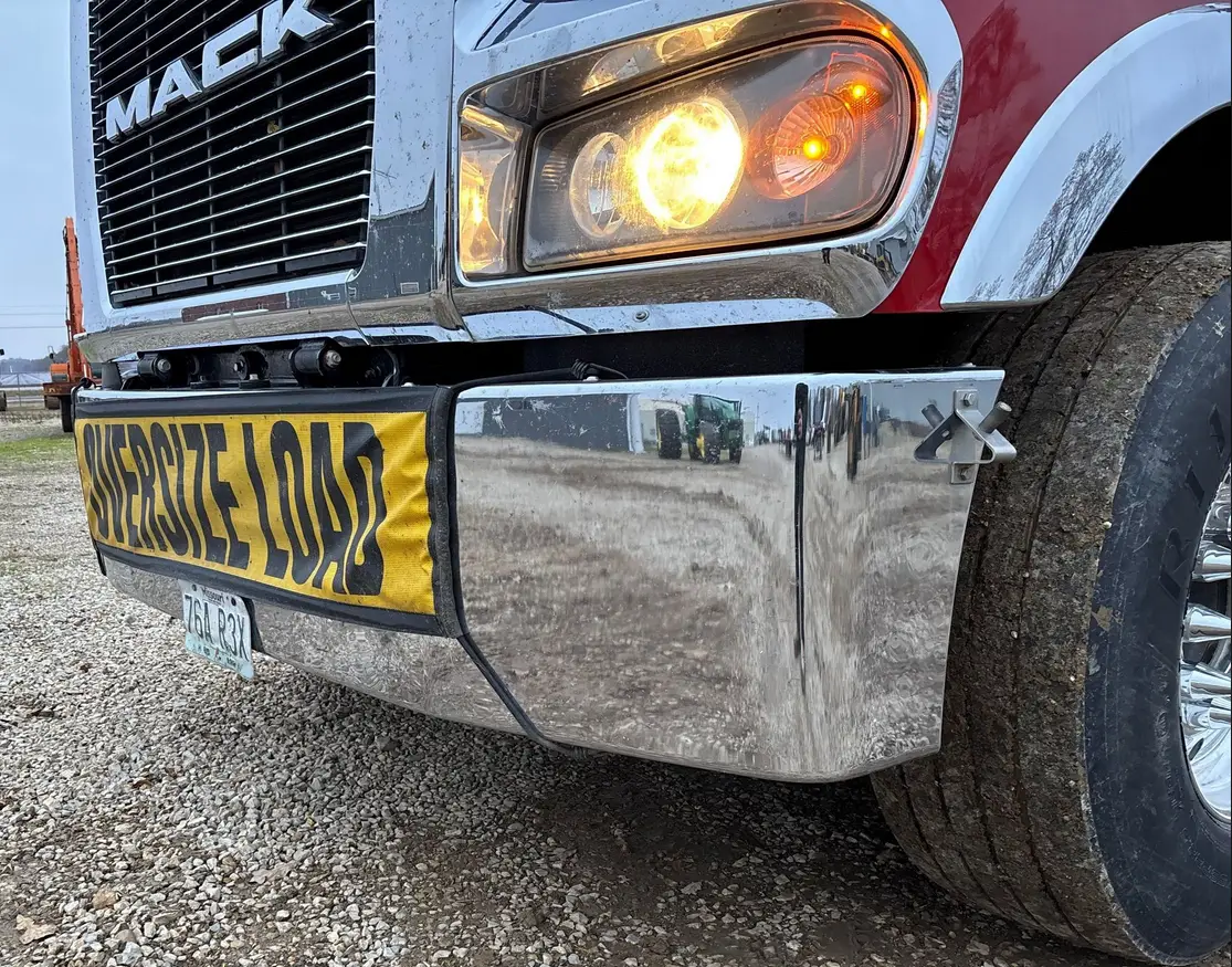 2014 Mack Titan TD713 semi truck - Image 11