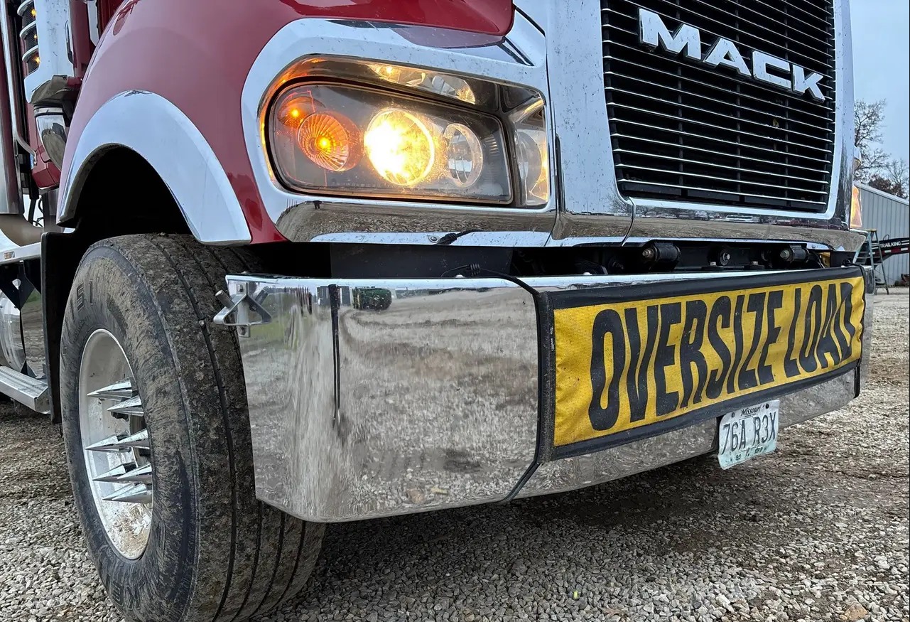 2014 Mack Titan TD713 semi truck - Image 12