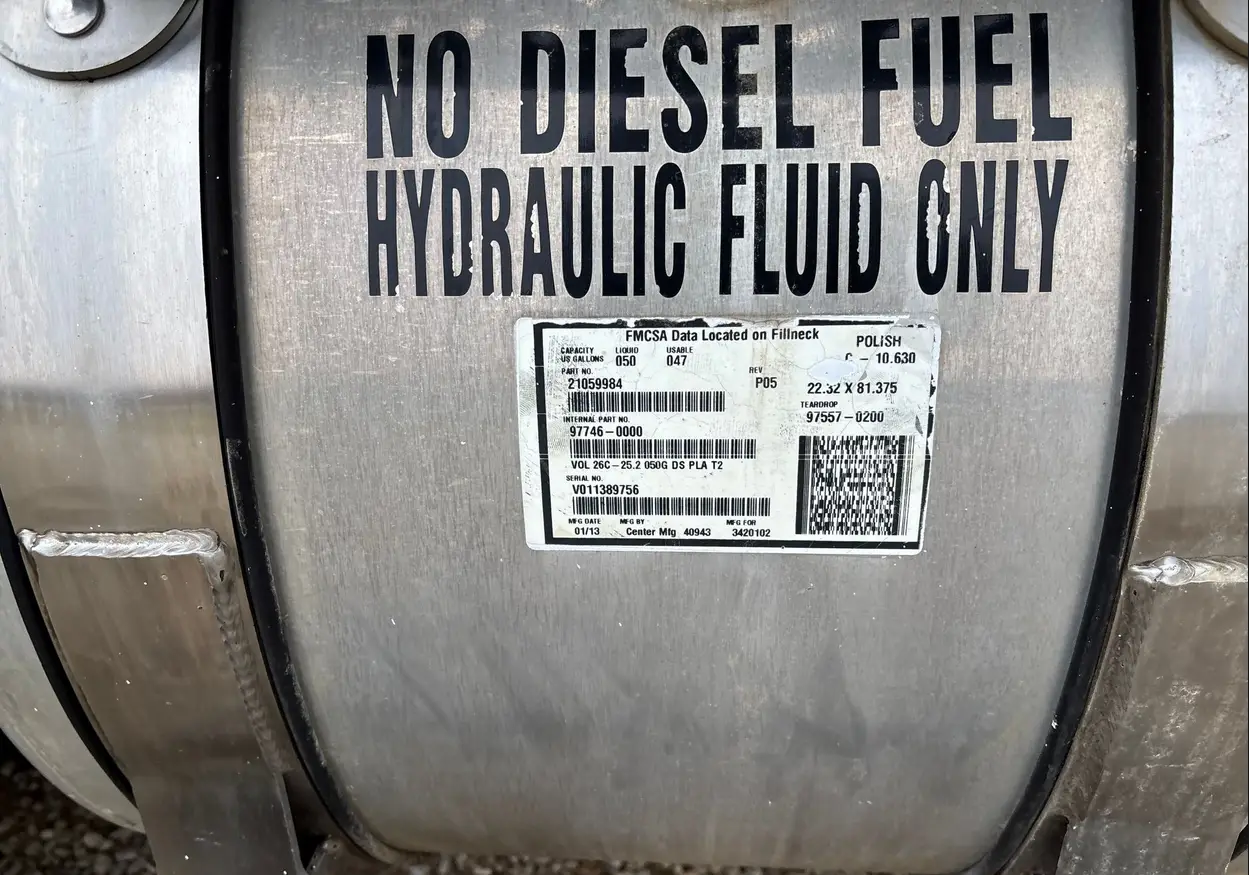 2014 Mack Titan TD713 semi truck - Image 16