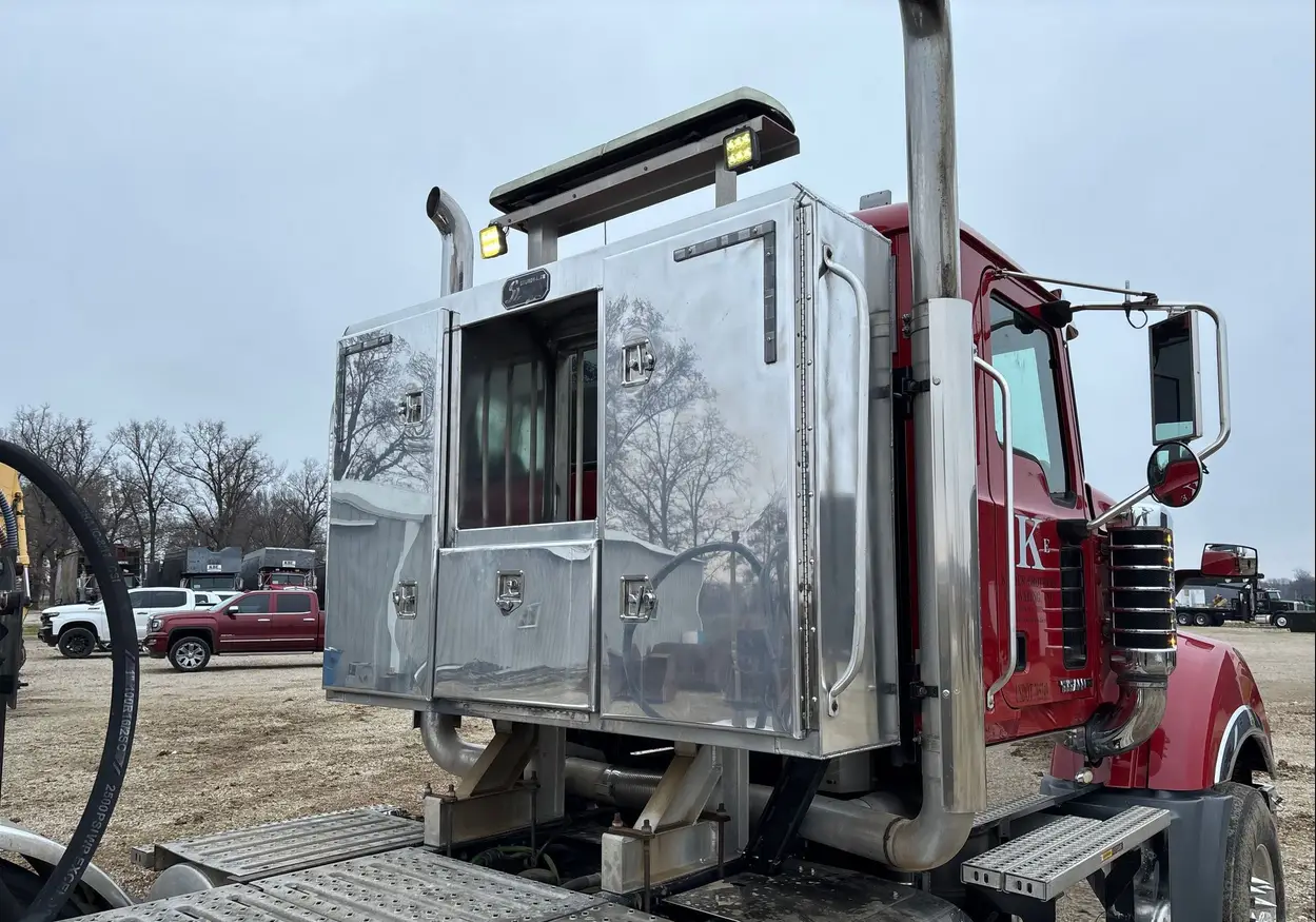 2014 Mack Titan TD713 semi truck - Image 17