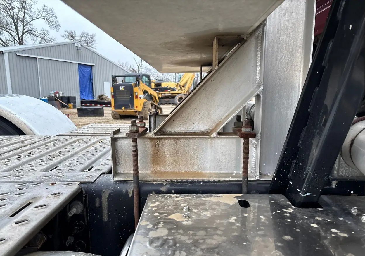 2014 Mack Titan TD713 semi truck - Image 19