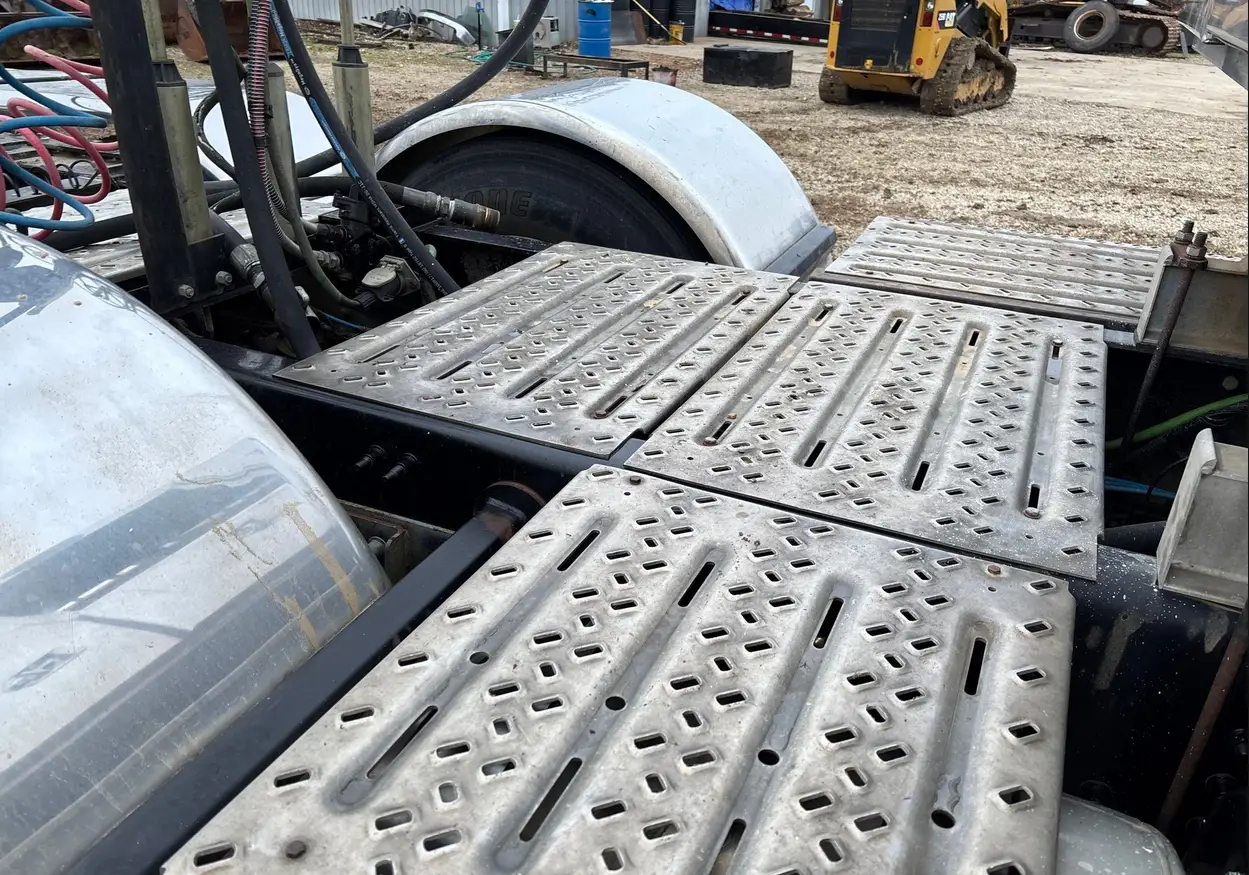 2014 Mack Titan TD713 semi truck - Image 21