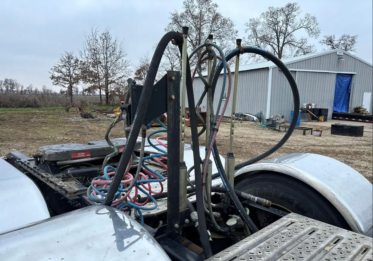 2014 Mack Titan TD713 semi truck - Image 22