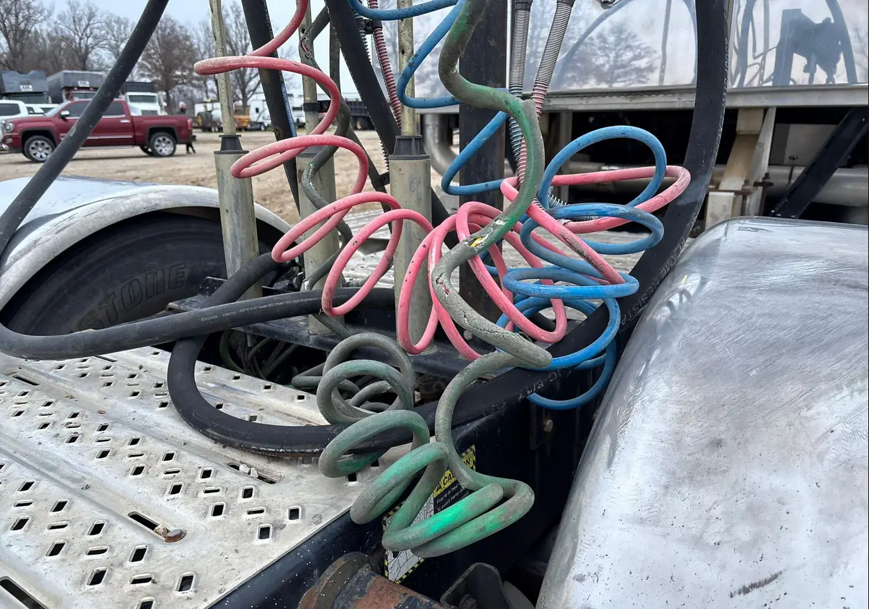 2014 Mack Titan TD713 semi truck - Image 23