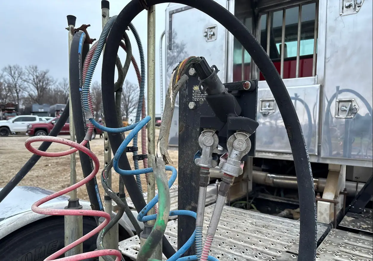 2014 Mack Titan TD713 semi truck - Image 24