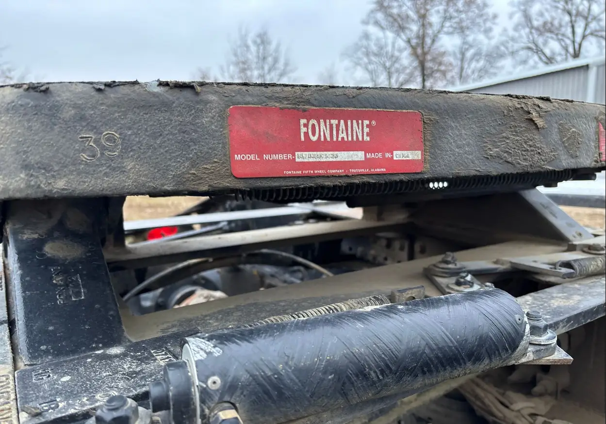 2014 Mack Titan TD713 semi truck - Image 26