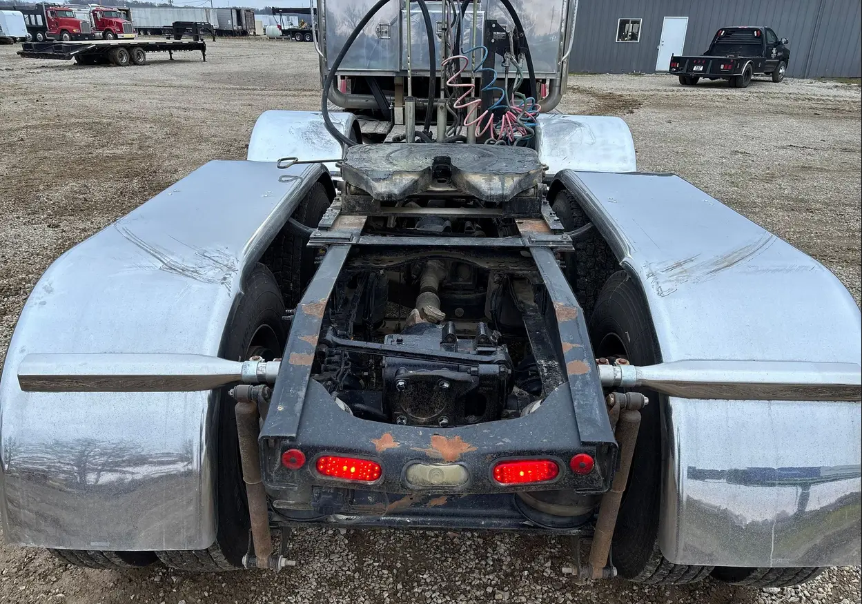 2014 Mack Titan TD713 semi truck - Image 27