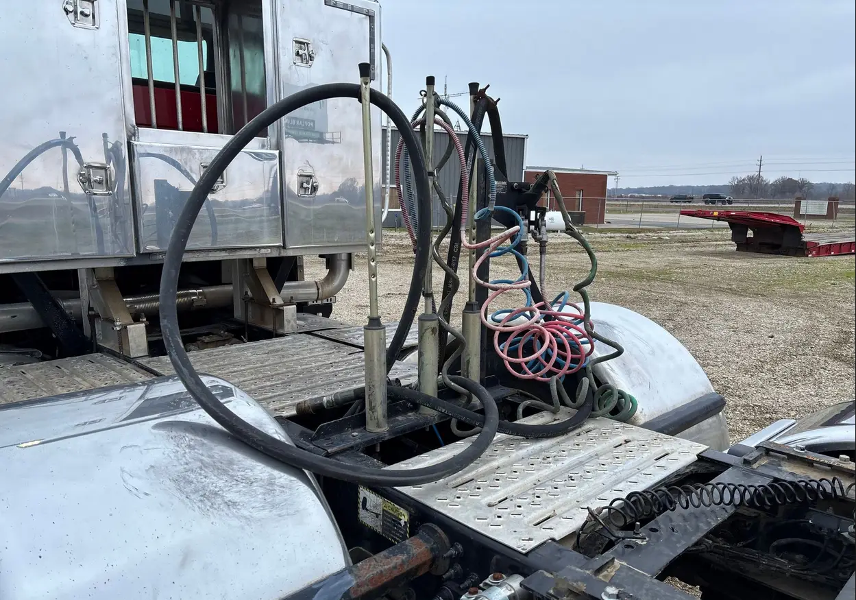 2014 Mack Titan TD713 semi truck - Image 28