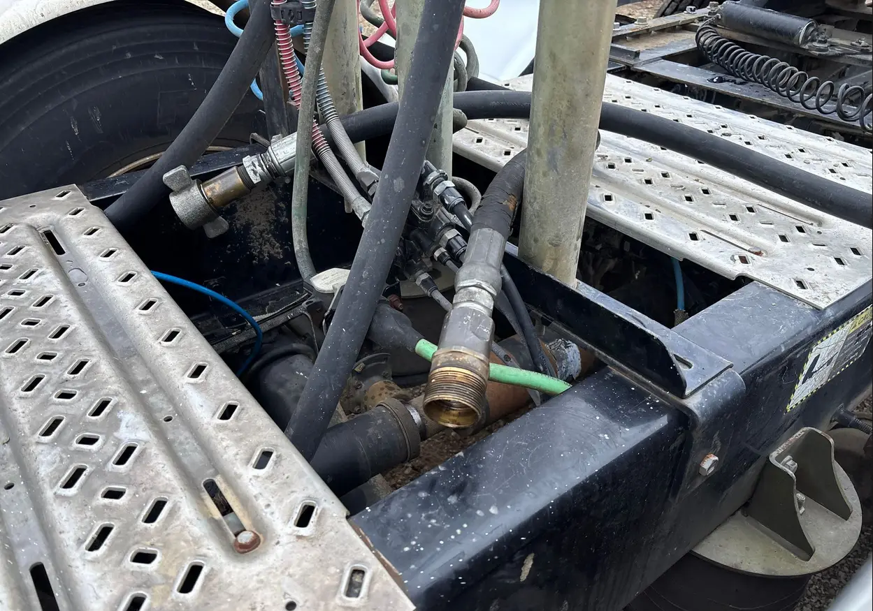 2014 Mack Titan TD713 semi truck - Image 29