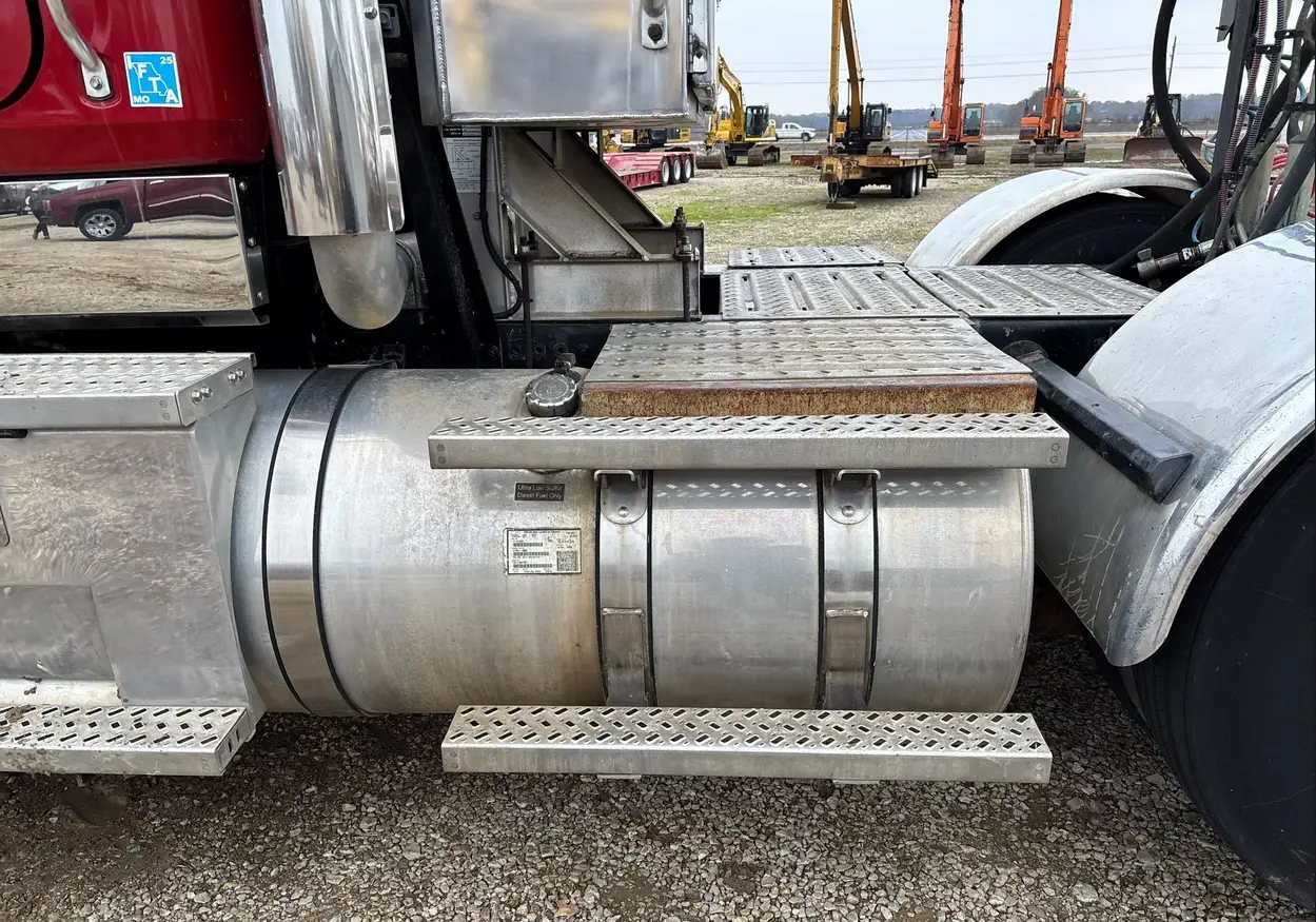 2014 Mack Titan TD713 semi truck - Image 30