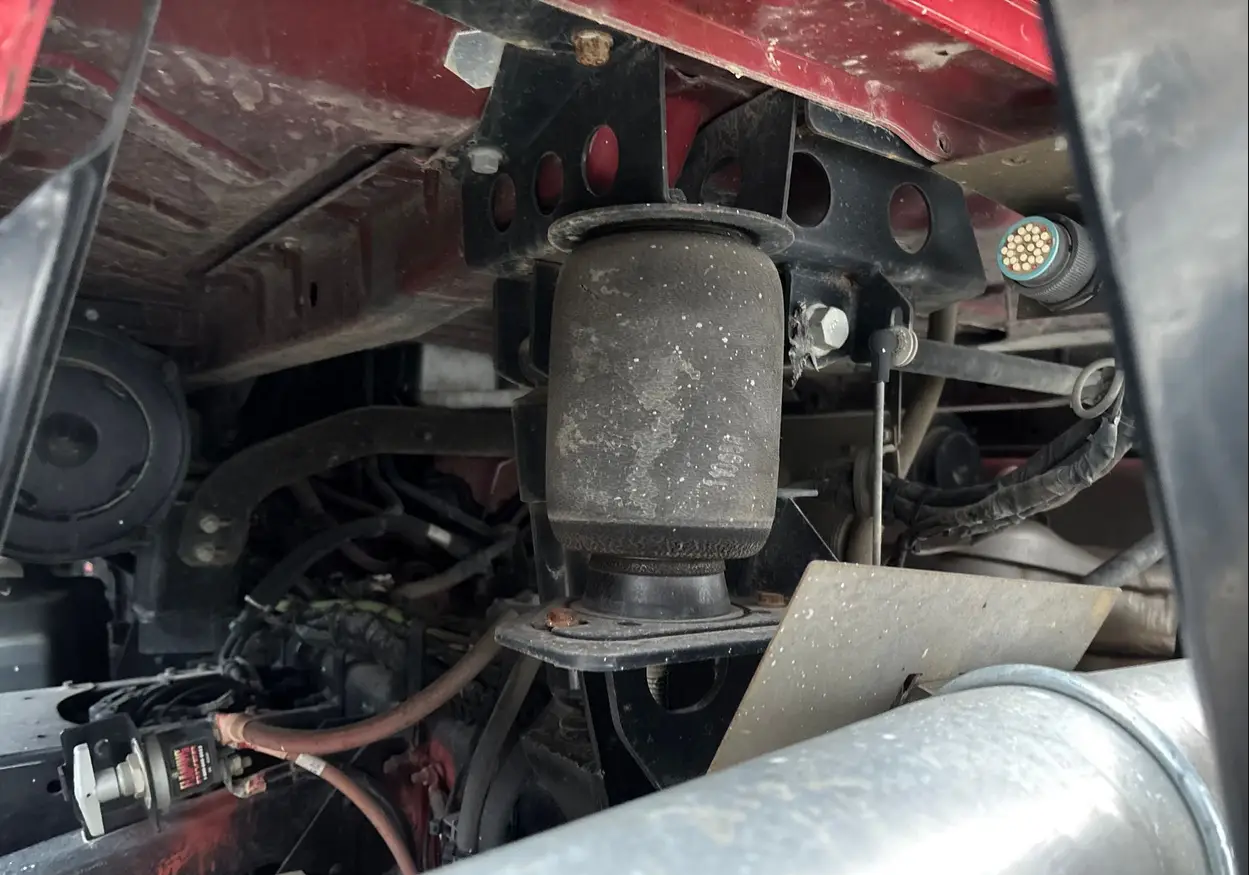 2014 Mack Titan TD713 semi truck - Image 34