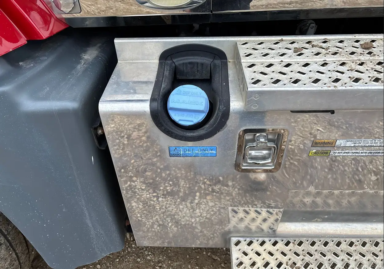 2014 Mack Titan TD713 semi truck - Image 35