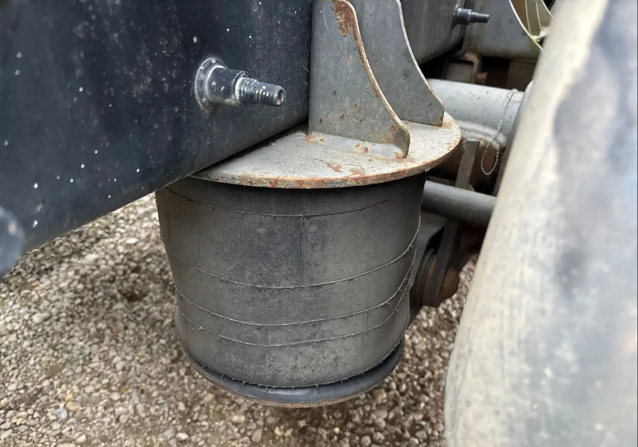 2014 Mack Titan TD713 semi truck - Image 40