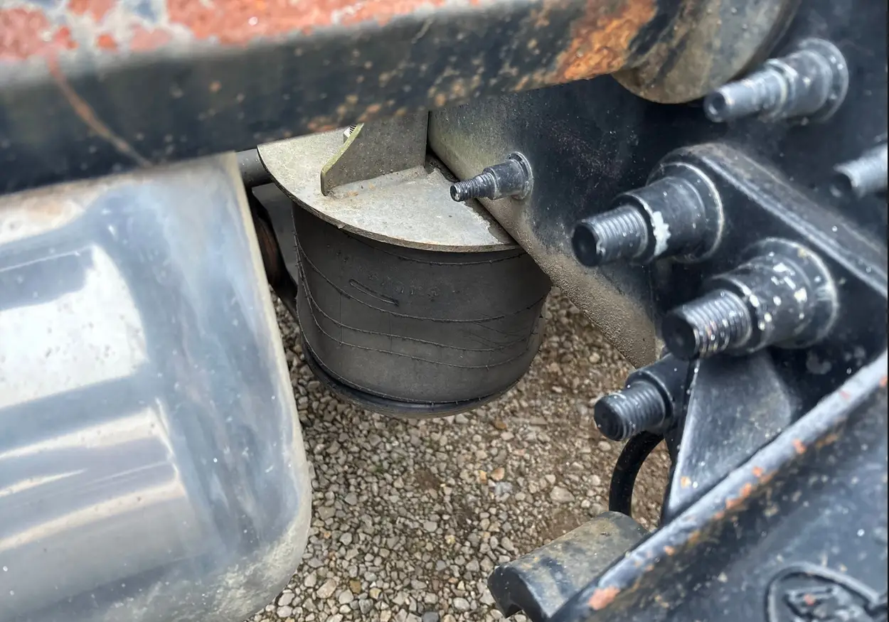 2014 Mack Titan TD713 semi truck - Image 44