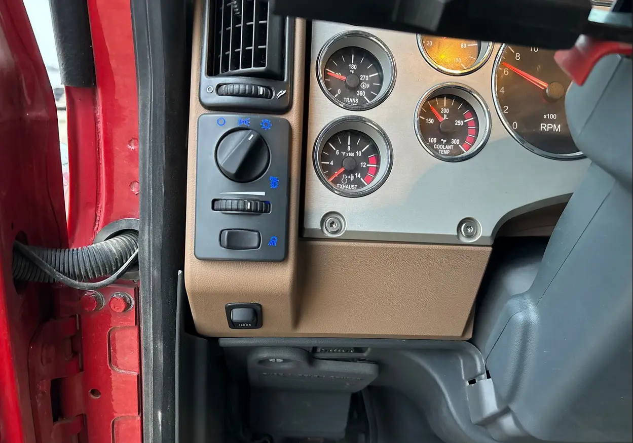 2014 Mack Titan TD713 semi truck - Image 57