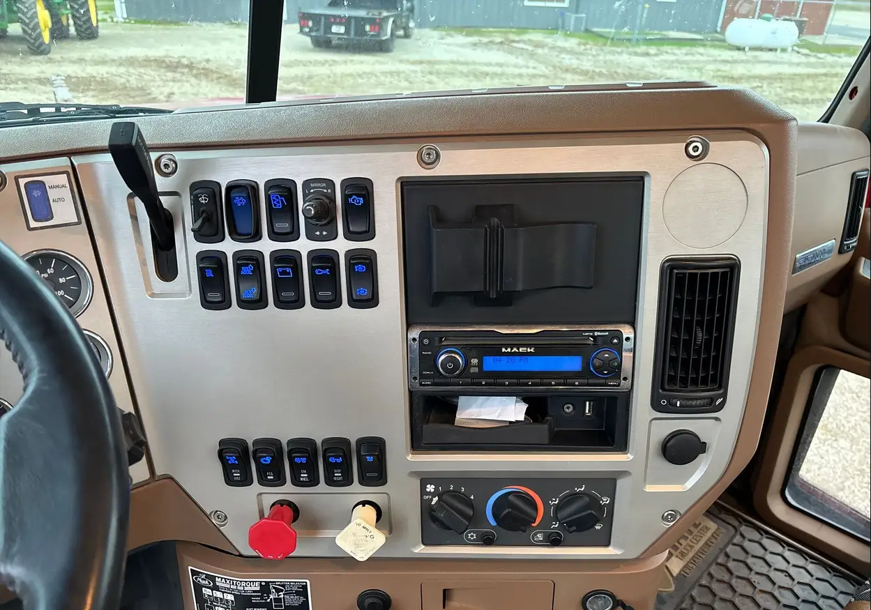 2014 Mack Titan TD713 semi truck - Image 60