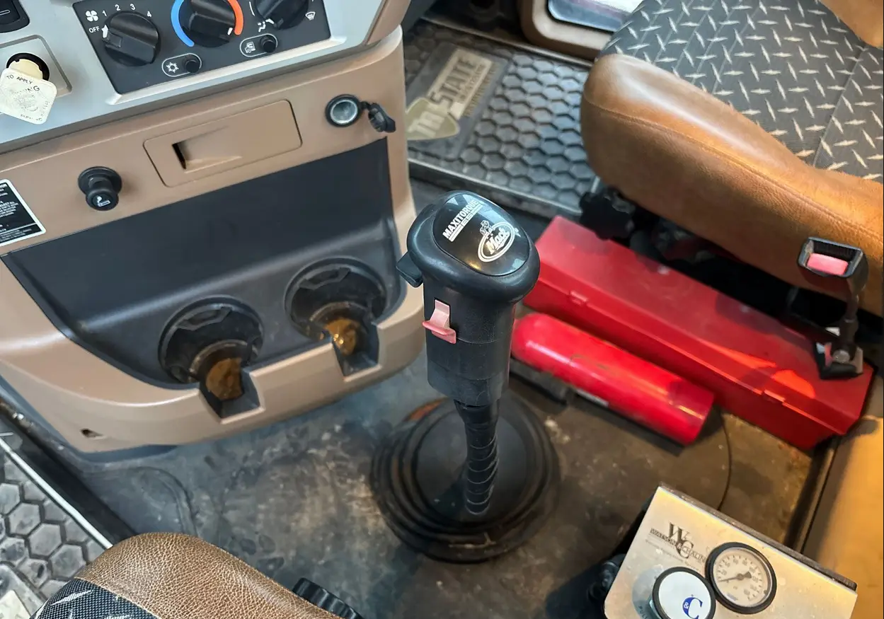 2014 Mack Titan TD713 semi truck - Image 62