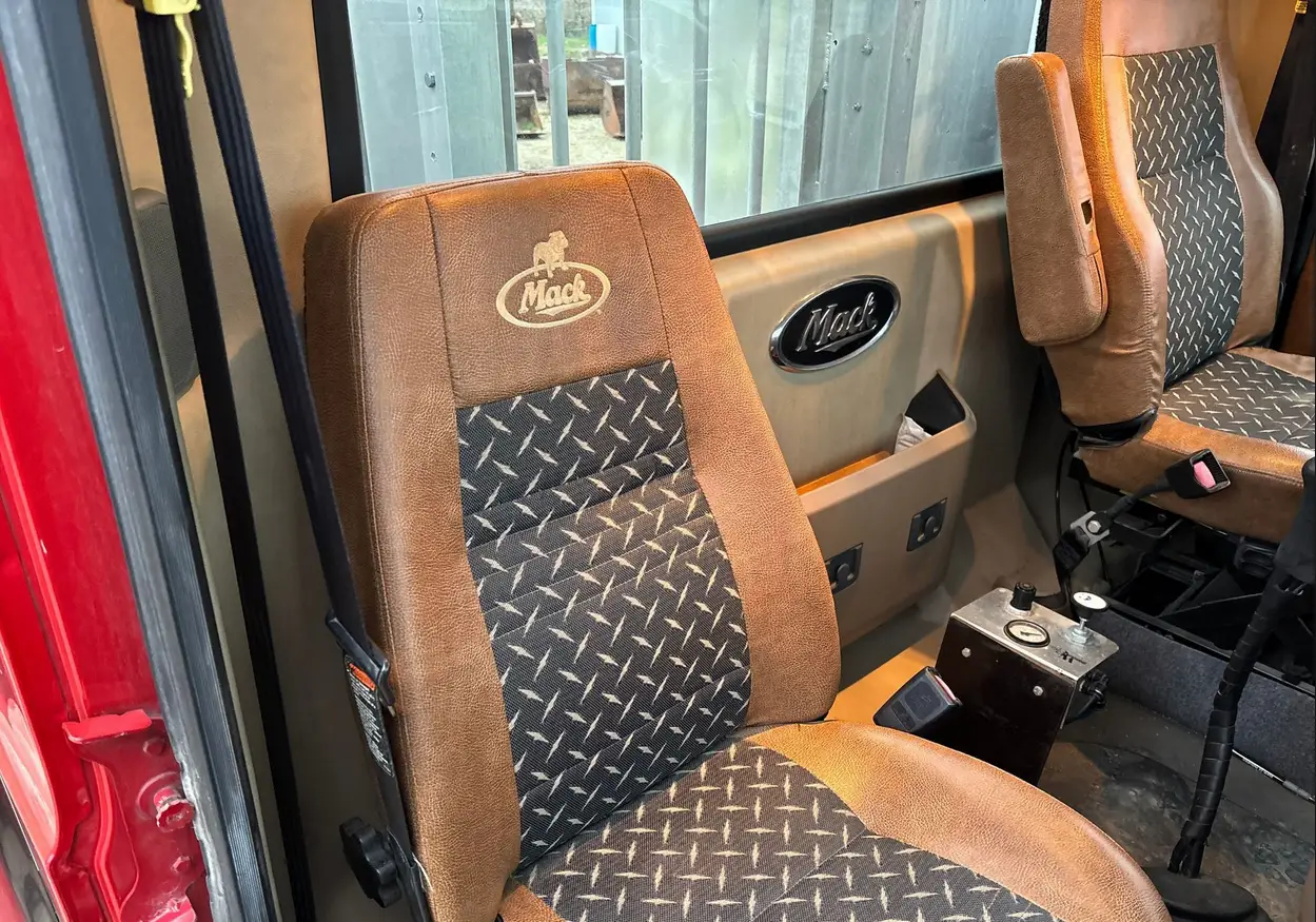 2014 Mack Titan TD713 semi truck - Image 73