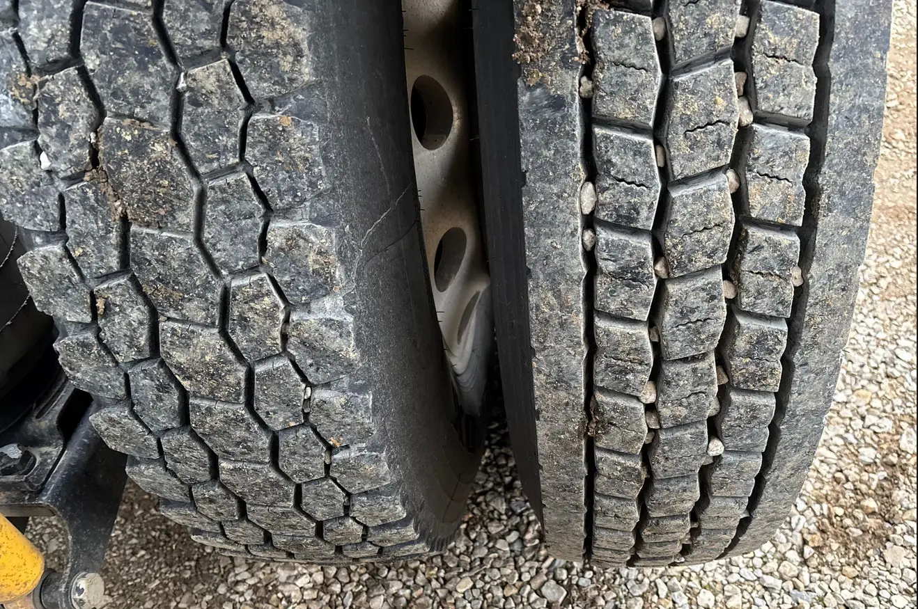 2014 Mack Titan TD713 semi truck - Image 91