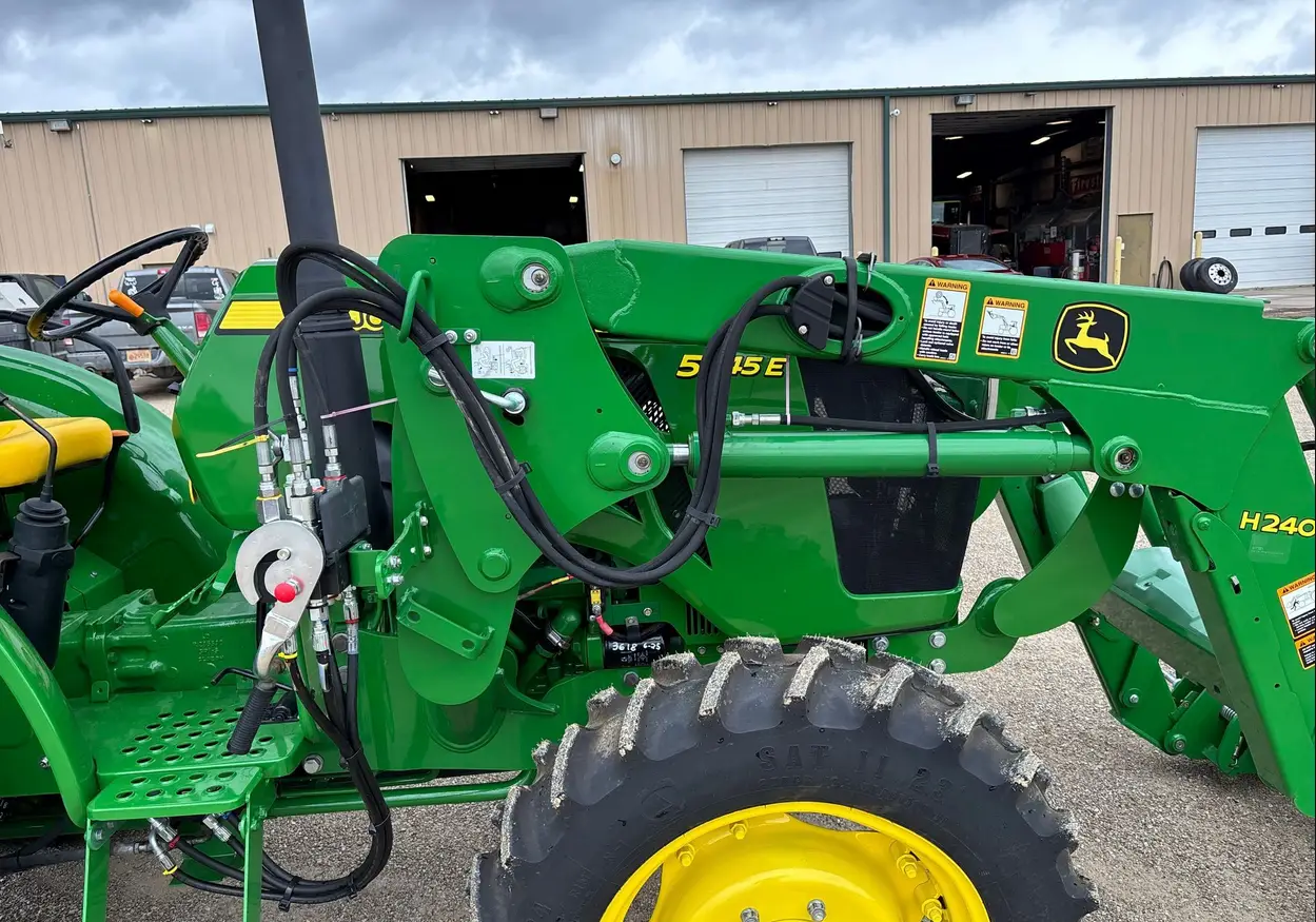 2015 John Deere 5045E MFWD Tractor For Sale | Low Hours | Live Auction