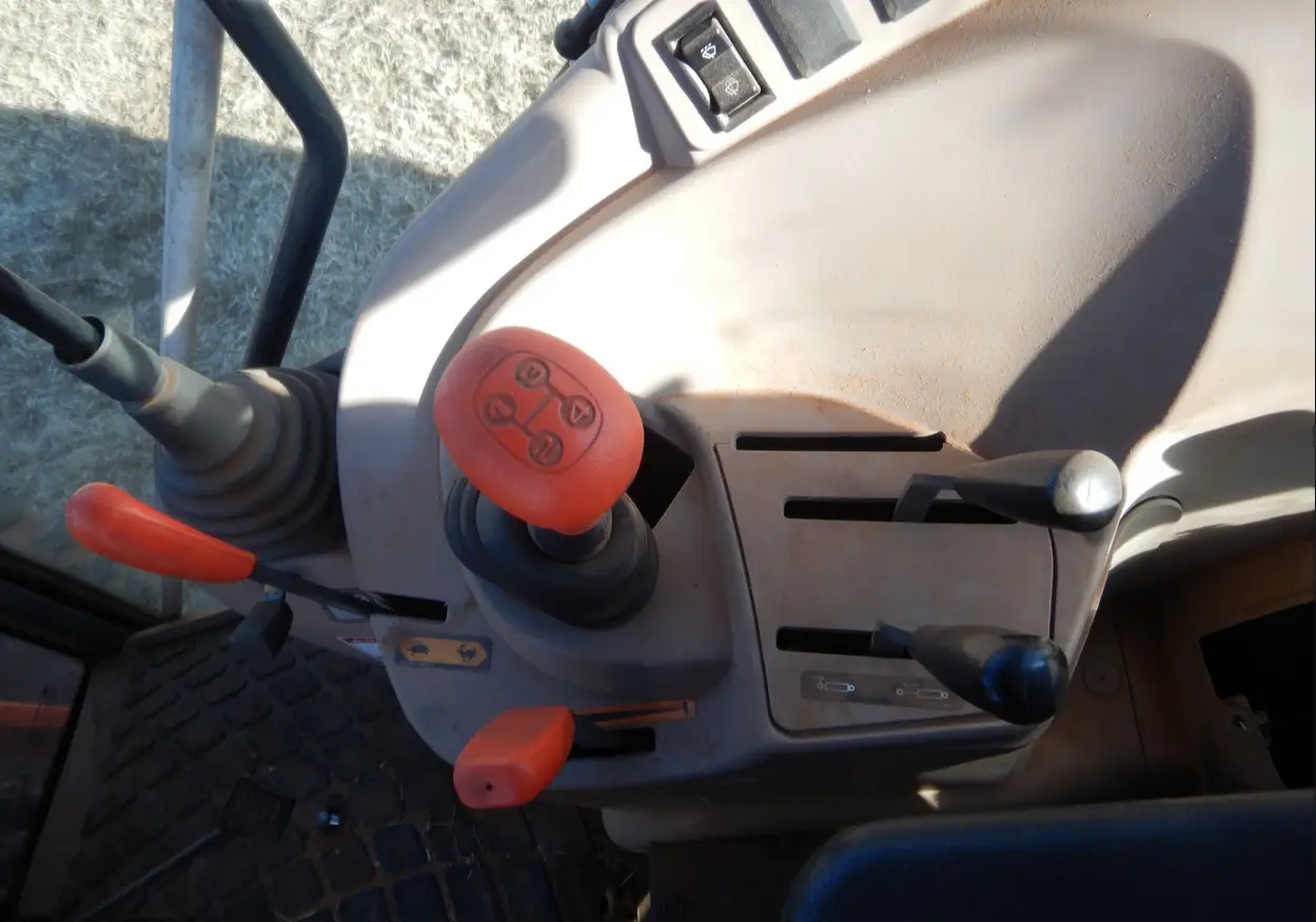 2013 Kubota M7040D MFWD Tractor For Sale | Low Hours | Live Auction