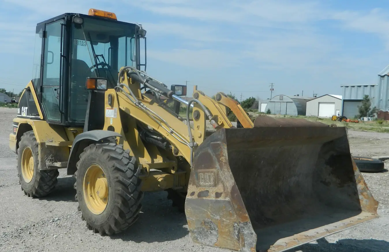 1999 Caterpillar 906 wheel loader For Sale | Low Hours | Live Auction
