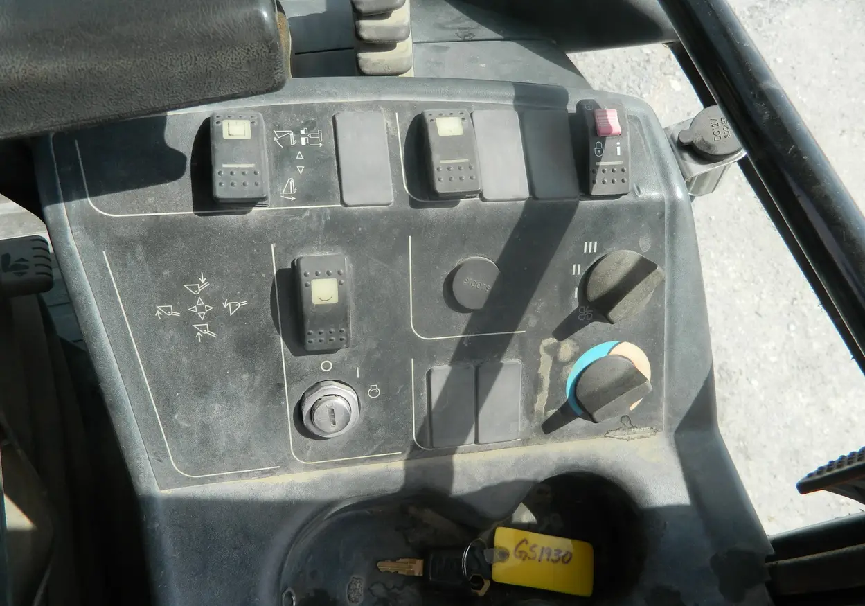 1999 Caterpillar 906 wheel loader For Sale | Low Hours | Live Auction
