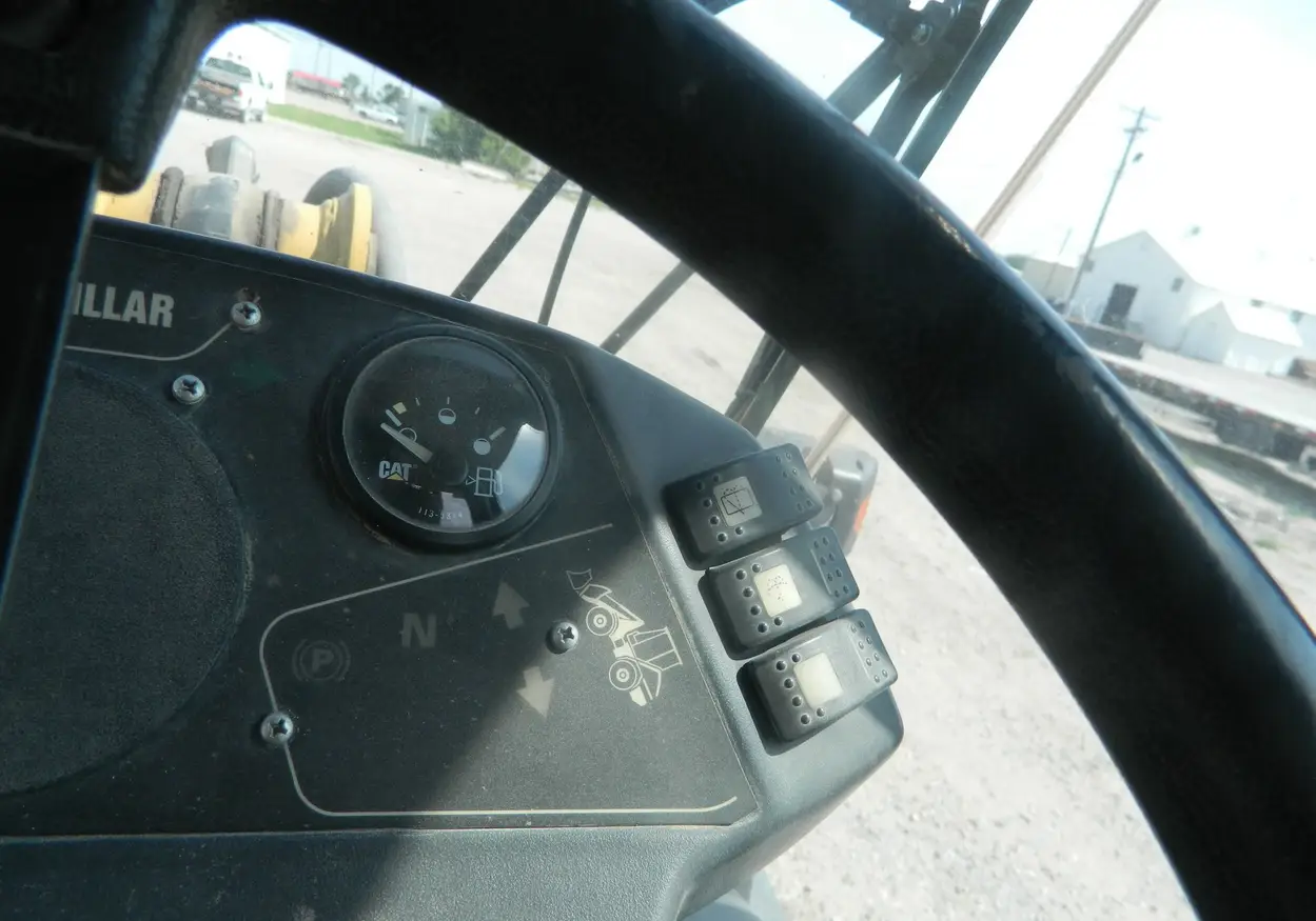 1999 Caterpillar 906 wheel loader For Sale | Low Hours | Live Auction