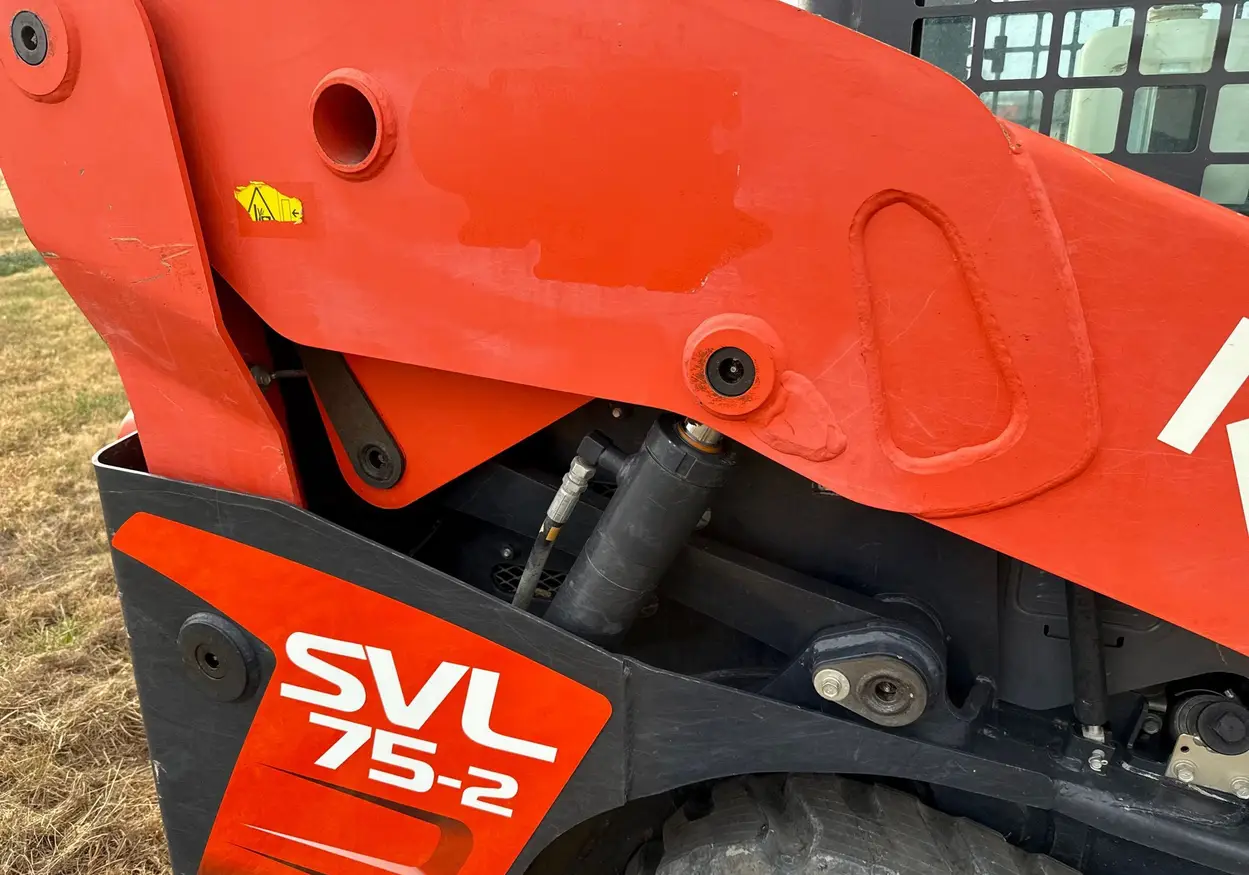 2022 Kubota SVL75-2 tracked skid steer loader For Sale | Low Hours | Live Auction