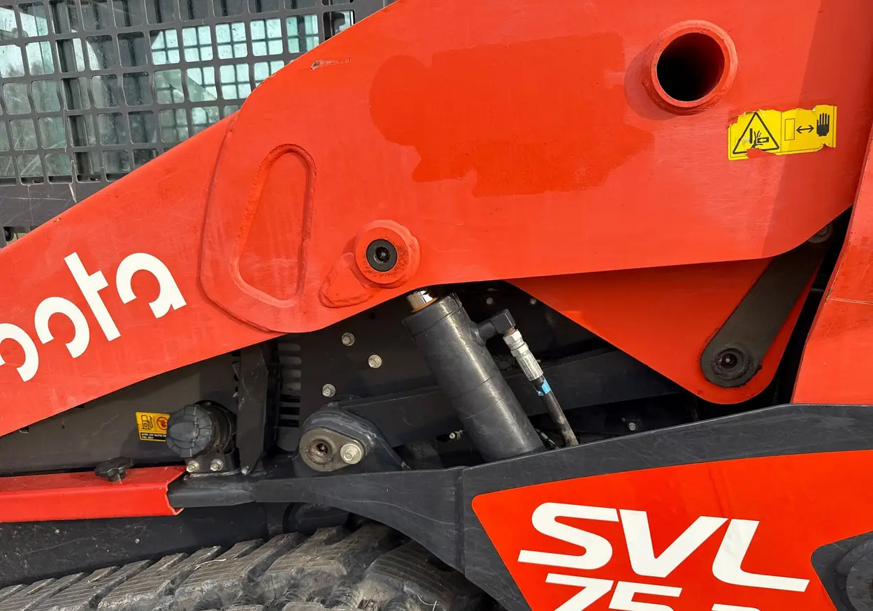 2022 Kubota SVL75-2 tracked skid steer loader For Sale | Low Hours | Live Auction