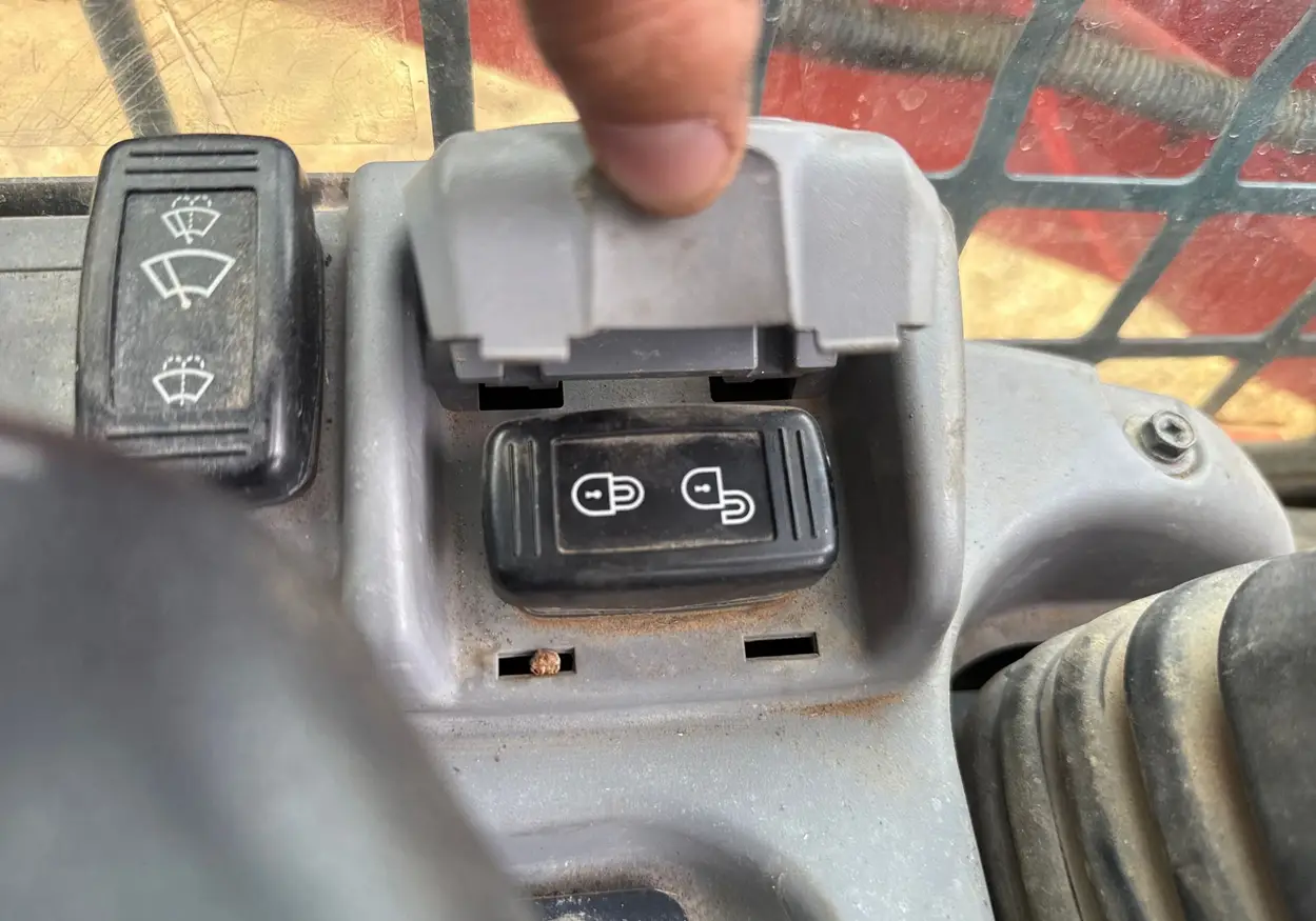 2022 Kubota SVL75-2 tracked skid steer loader For Sale | Low Hours | Live Auction