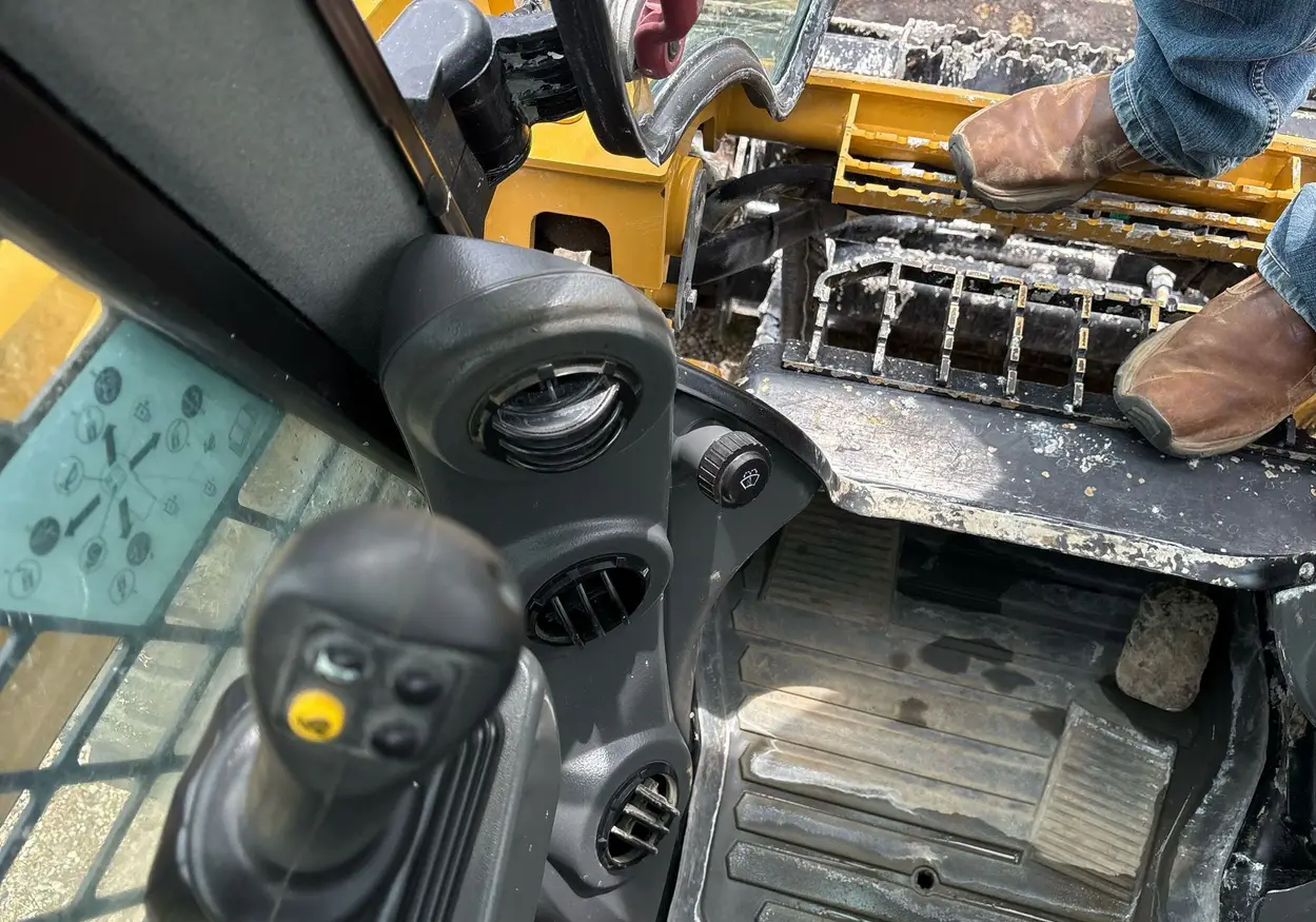 2021 Caterpillar 262D3 tracked skid steer loader For Sale | Low Hours | Live Auction