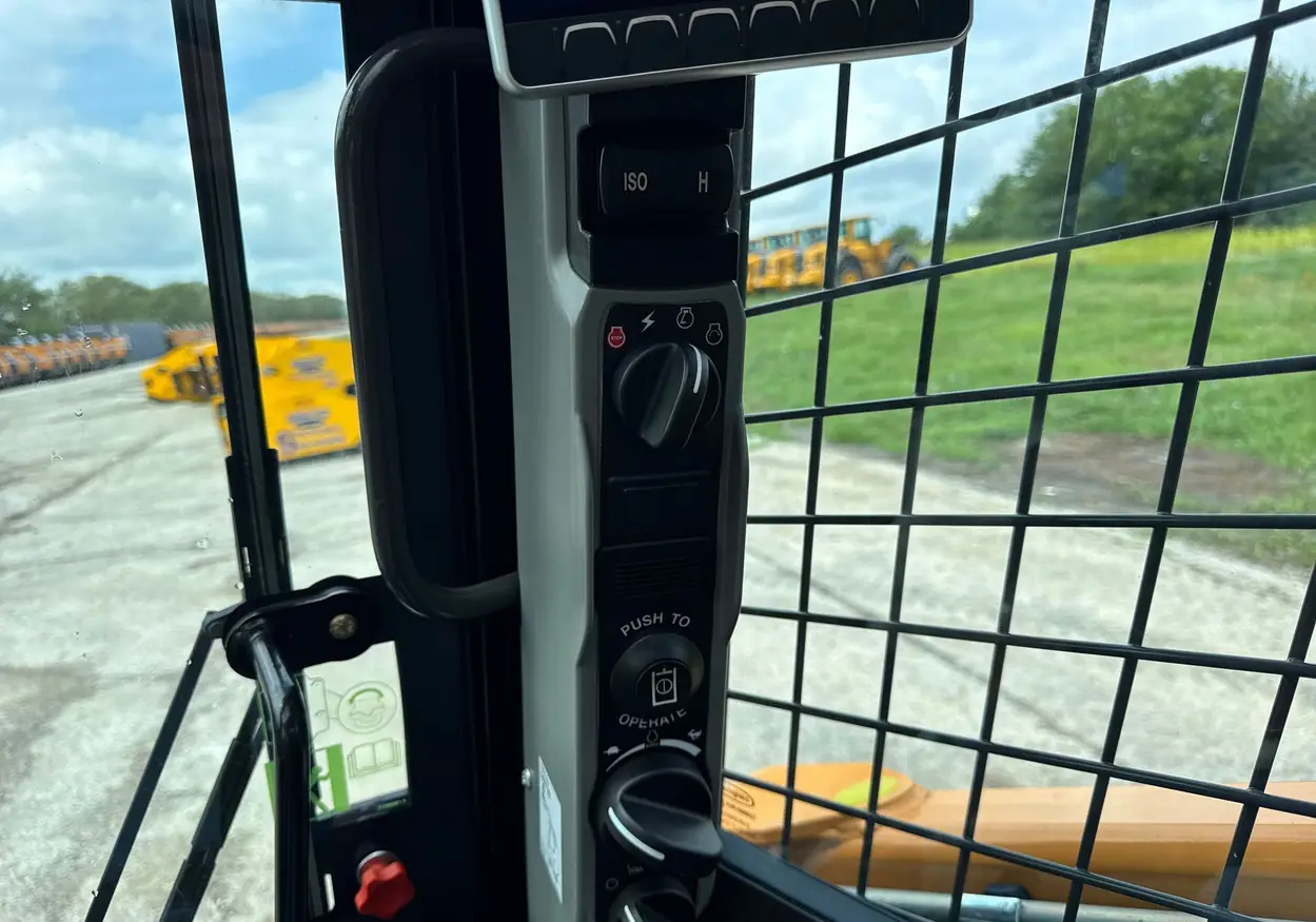 2023 Case SV280B skid steer loader For Sale | Low Hours | Live Auction
