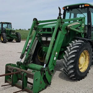 2004 John Deere 7320 MFWD tractor