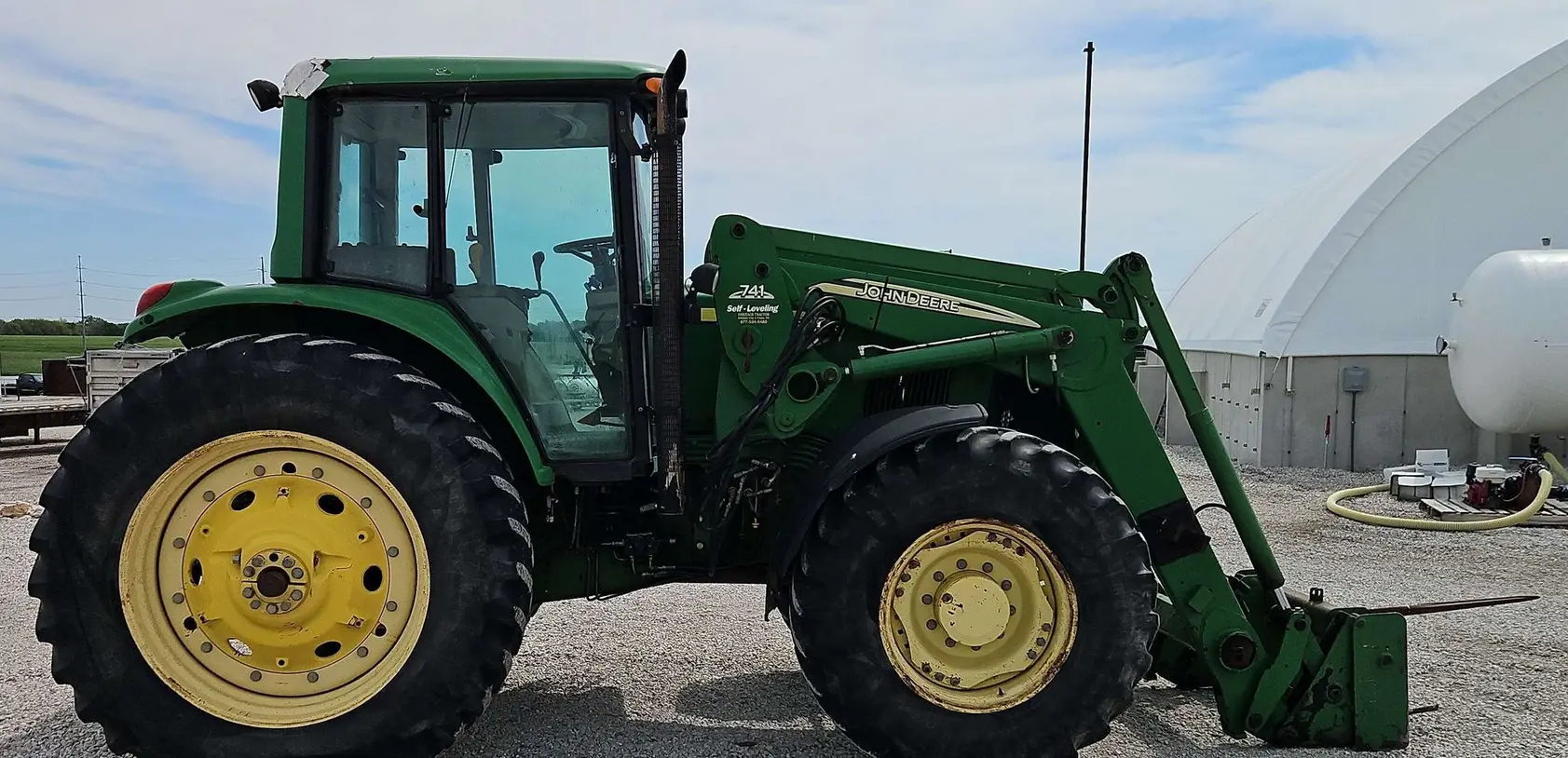 2004 John Deere 7320 MFWD tractor