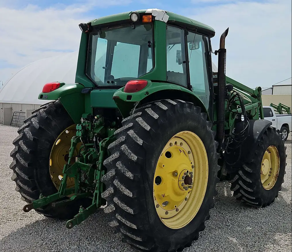 2004 John Deere 7320 MFWD tractor