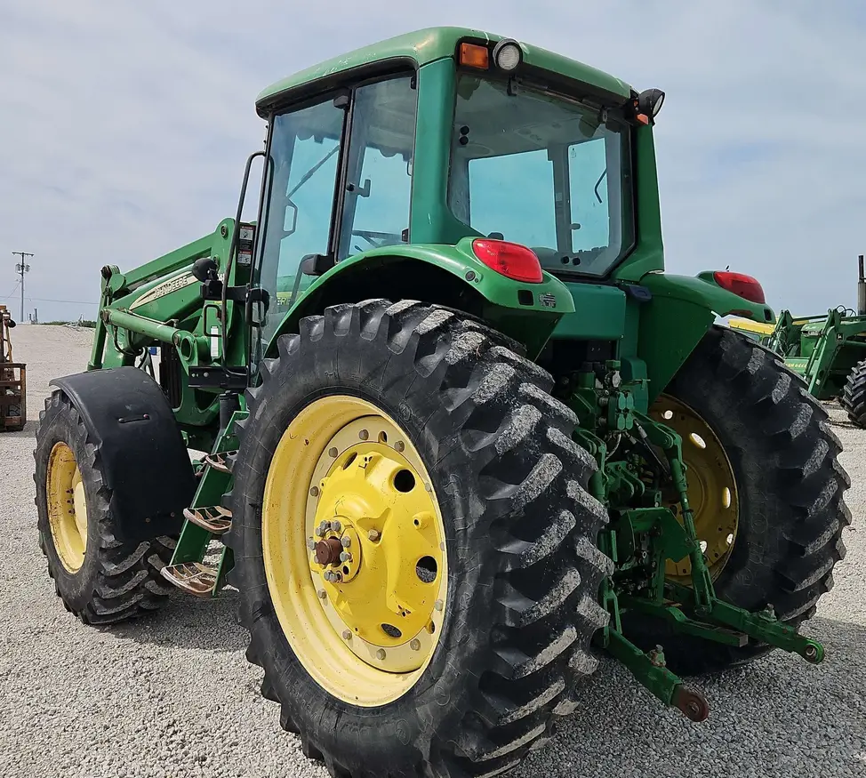 2004 John Deere 7320 MFWD tractor